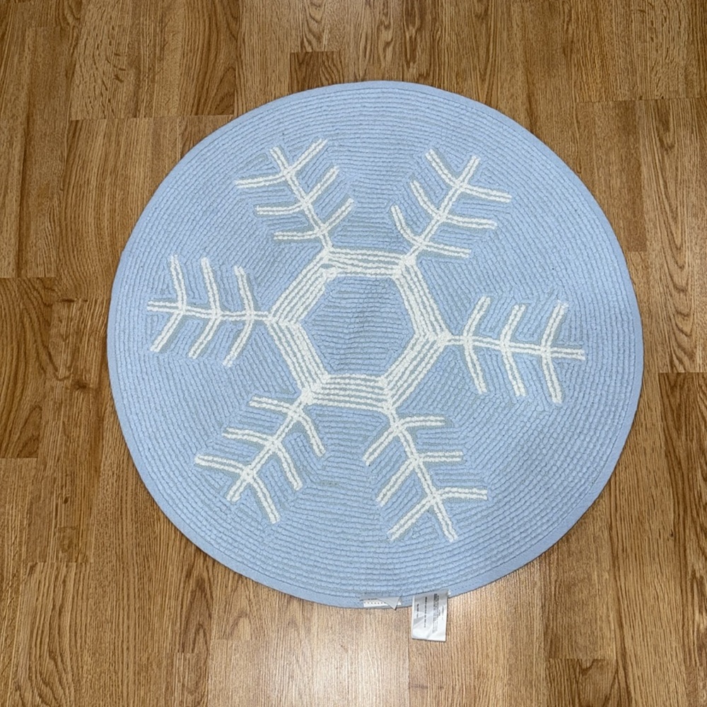 St. Nicholas Square Blue Snowflake Round Rug - Picture 5 of 5